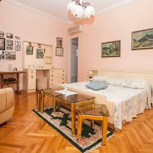 Carera Apartment